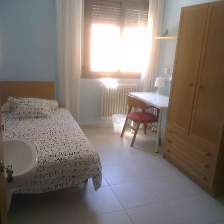 Penzion Residencia De Estudiantes Osca