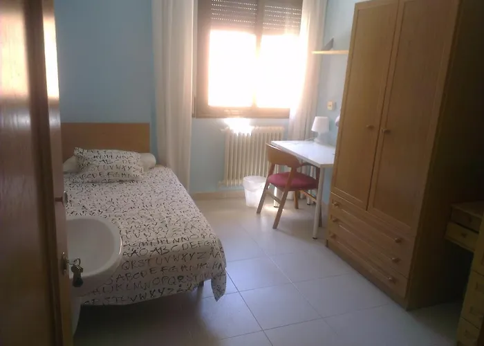 Pensionat Residencia De Estudiantes Osca