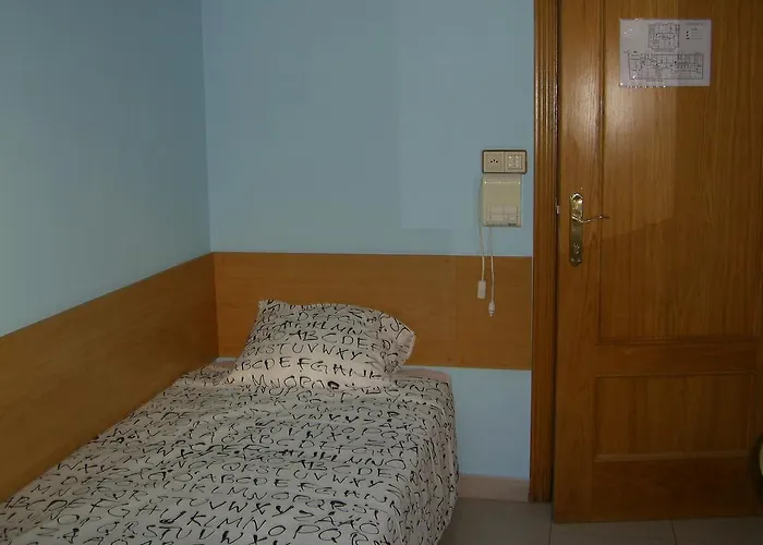 Pensionat Residencia De Estudiantes Osca *